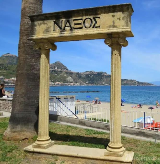 Casa Vacanza Giardini Naxos Taormina Miranaxos ภายนอก รูปภาพ