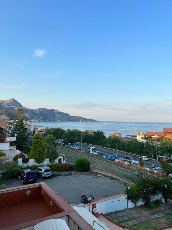 Casa Vacanza Giardini Naxos Taormina Miranaxos ภายนอก รูปภาพ
