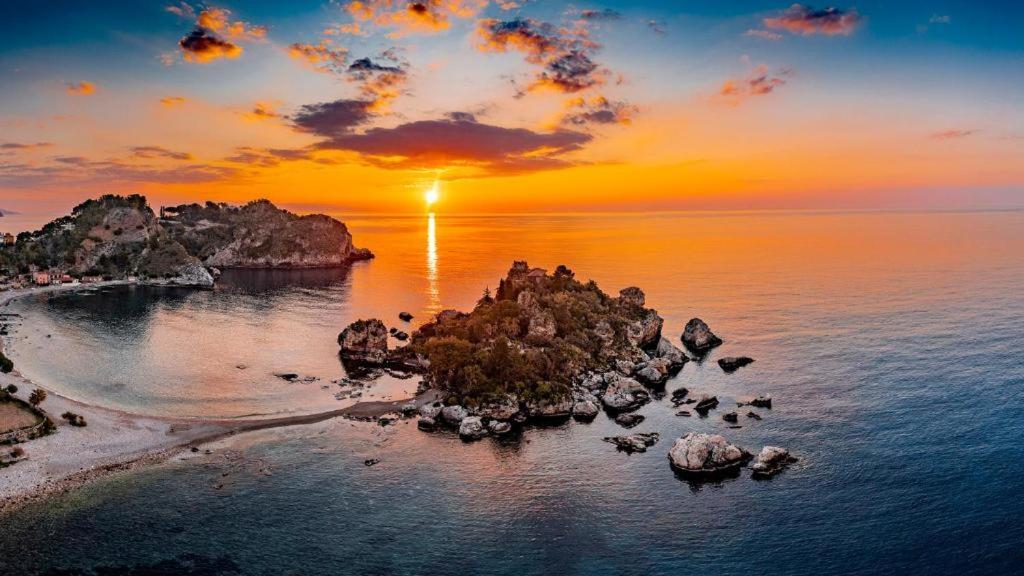 Casa Vacanza Giardini Naxos Taormina Miranaxos ภายนอก รูปภาพ